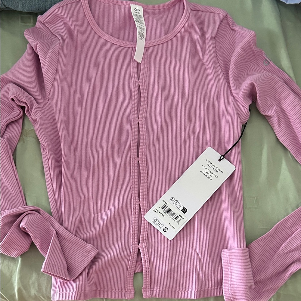 ALO dreamlight long sleeve too in candy heart pink - Picture 4 of 6